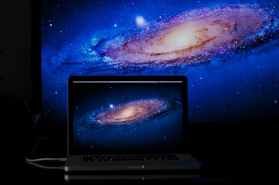 Im Einsatz: MacBook inkl. Ton am TV mit nur einem Kabel.