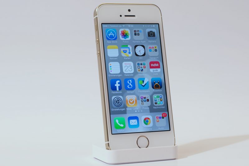 iPhone 5s im Dock